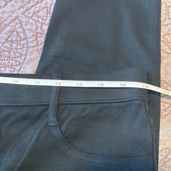 Time & Tru black jeggings with functional back pockets - Picture 4 of 10